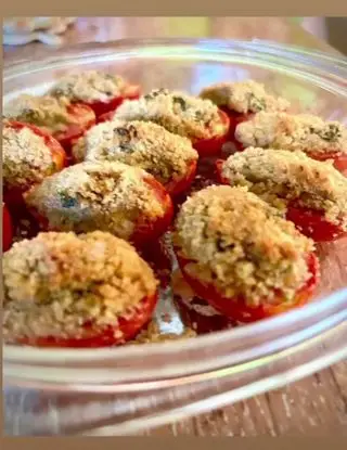 Pomodorini gratinati con patè di olive verdi
