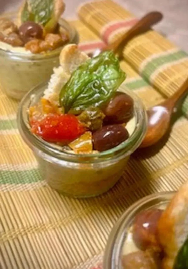 Bicchierini di cheesecake con caponata