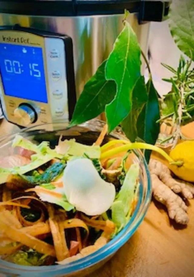 Brodo vegetale di scarti