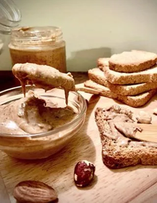 Crema di mandorle e nocciole