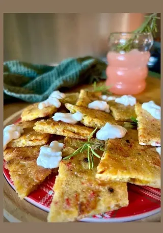 Schiacciata di zucchine gialle e fiori di zucca