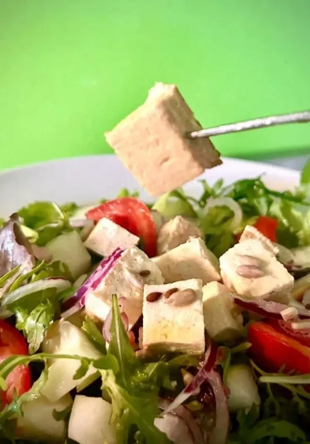 Tofu marinato in olio aromatico