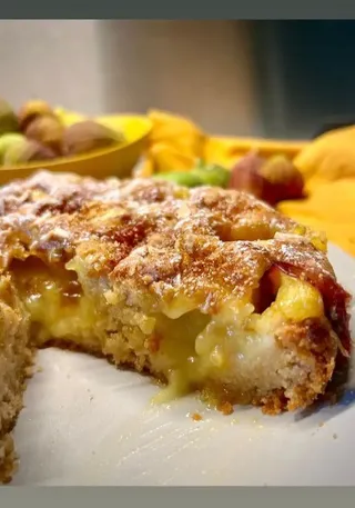 Torta nua al limone, pesche e fichi