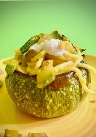Zucchine tonde ripiene di pasta